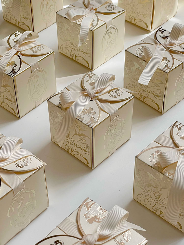 Square Paper Gift Boxes with R - مراجعة Event Party Box وسعره