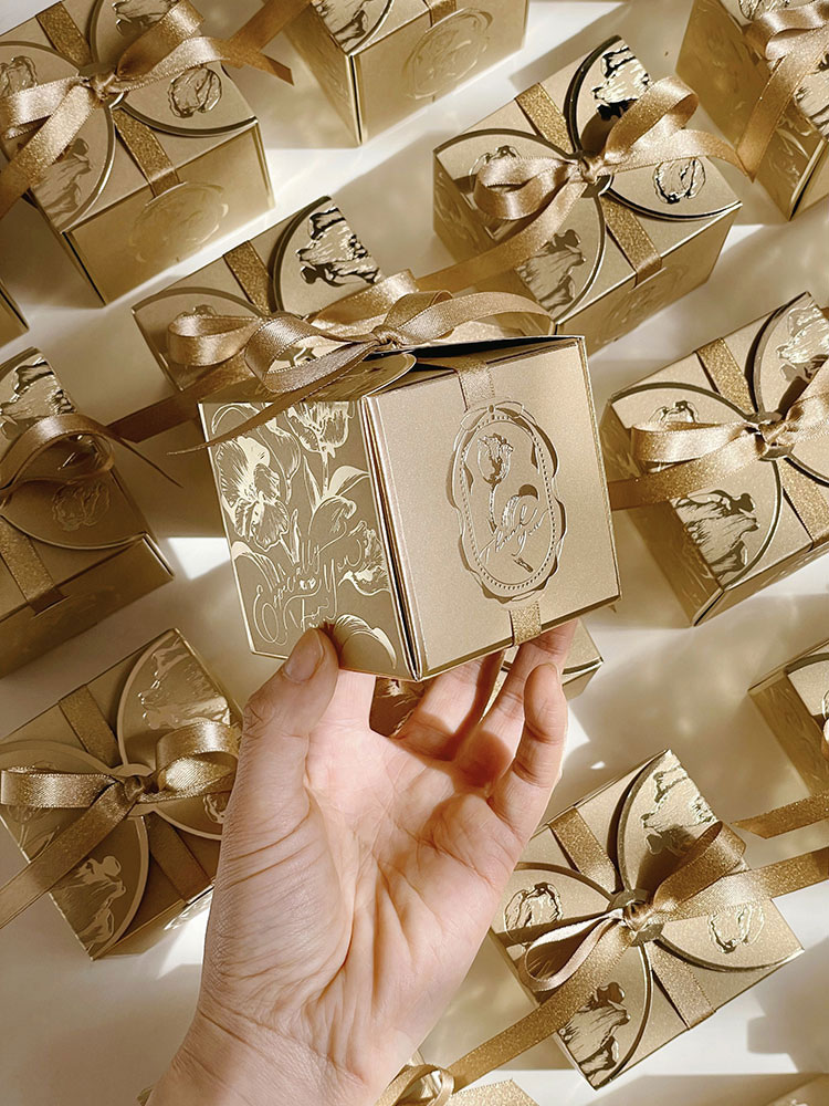 Square Paper Gift Boxes with R - مراجعة Event Party Box وسعره
