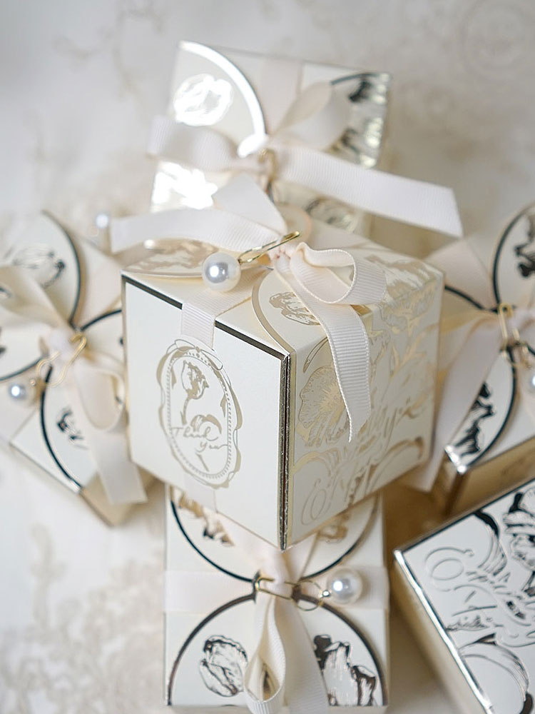 Square Paper Gift Boxes with R - مراجعة Event Party Box وسعره